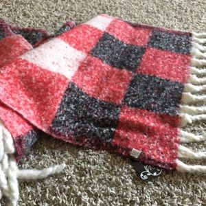 PLUSH OVERSIZED LONG FLUFFY SCRAF 2 for 1 PRICE.